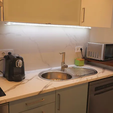 Moradia Do Sal, Walking To The Beach And Old Town