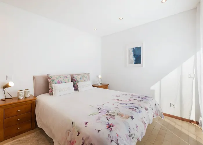With Sea View, Ac And Walking To The By Algarve Dream Holidays Сasa de vacaciones *