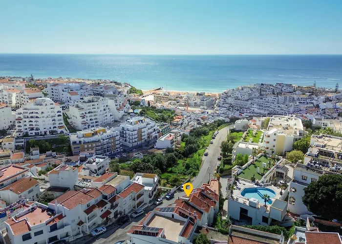 With Sea View, Ac And Walking To The By Algarve Dream Holidays Сasa de vacaciones *