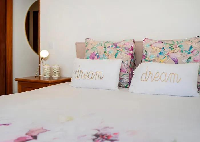 With Sea View, Ac And Walking To The By Algarve Dream Holidays Сasa de vacaciones *
