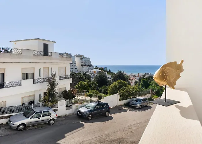 With Sea View, Ac And Walking To The By Algarve Dream Holidays Сasa de vacaciones Albufeira