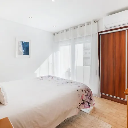 With Sea View, Ac And Walking To The By Algarve Dream Holidays Албуфейра