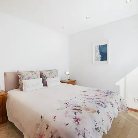 With Sea View, Ac And Walking To The By Algarve Dream Holidays Hébergement de vacances *